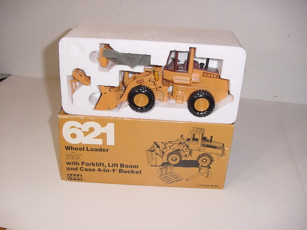 1/35 CASE 621 Wheel Loader by NZG NIB! Never Displayed!