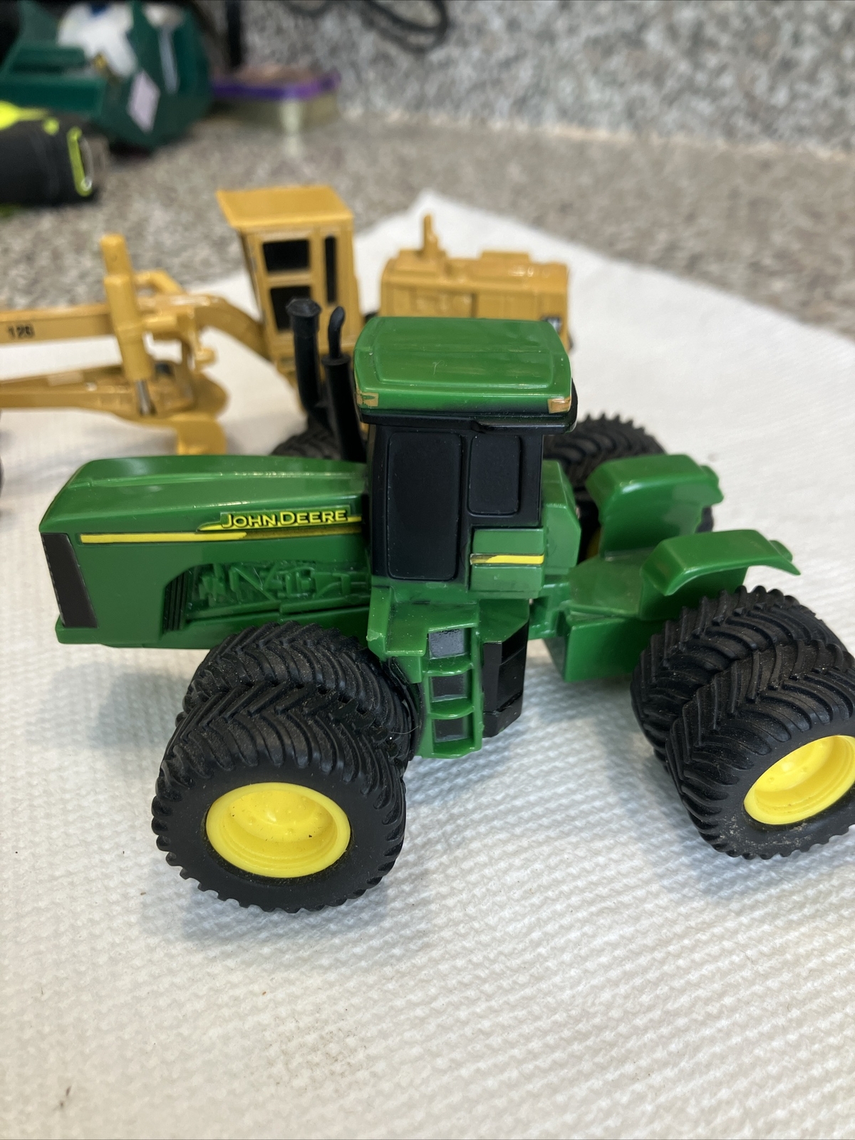 Caterpillar Model 12G Motor Road Grader Toy Metal Model + ￼ John Deere tractor