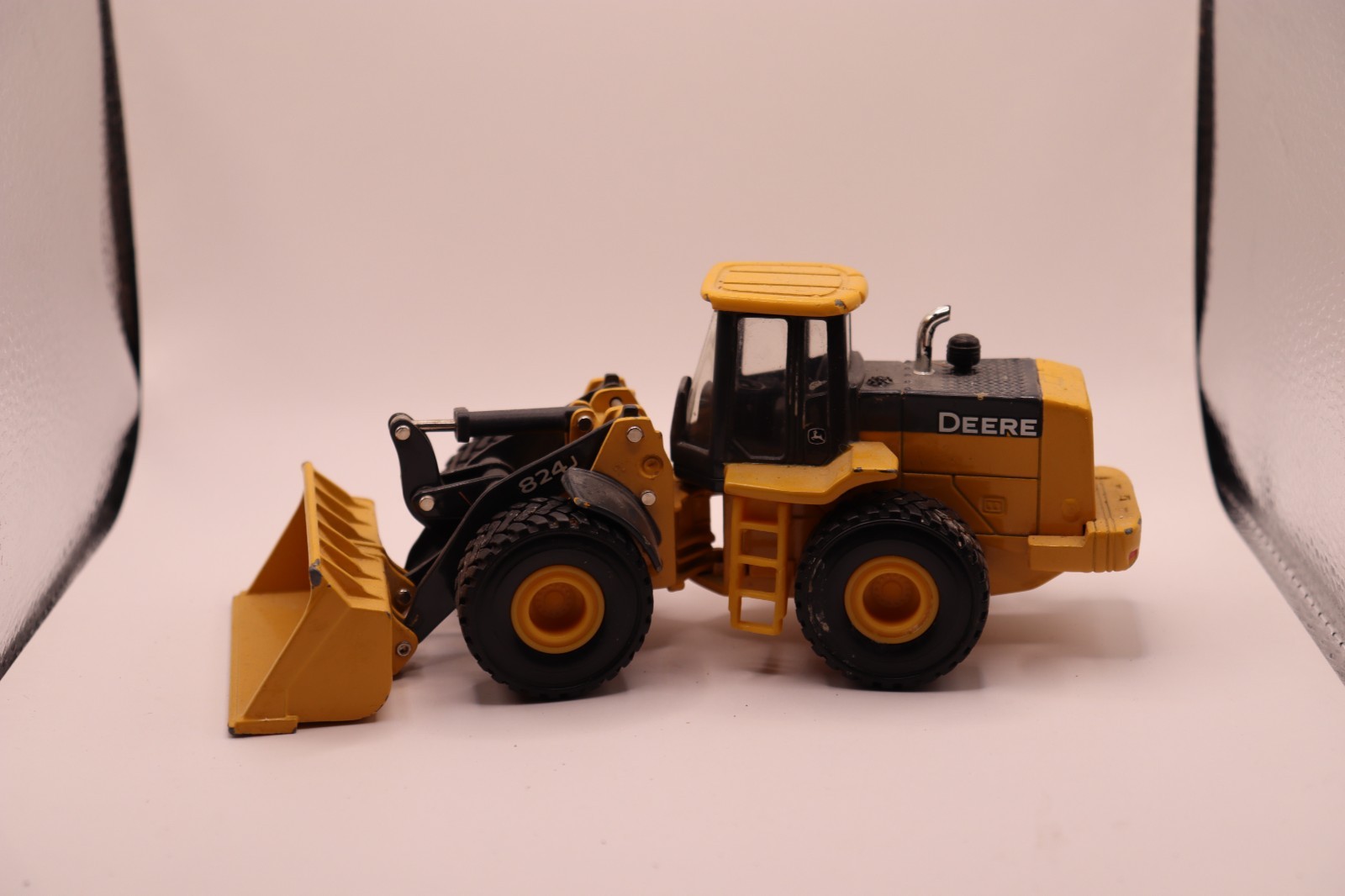 1/50 scale diecast 824J Wheel Loader