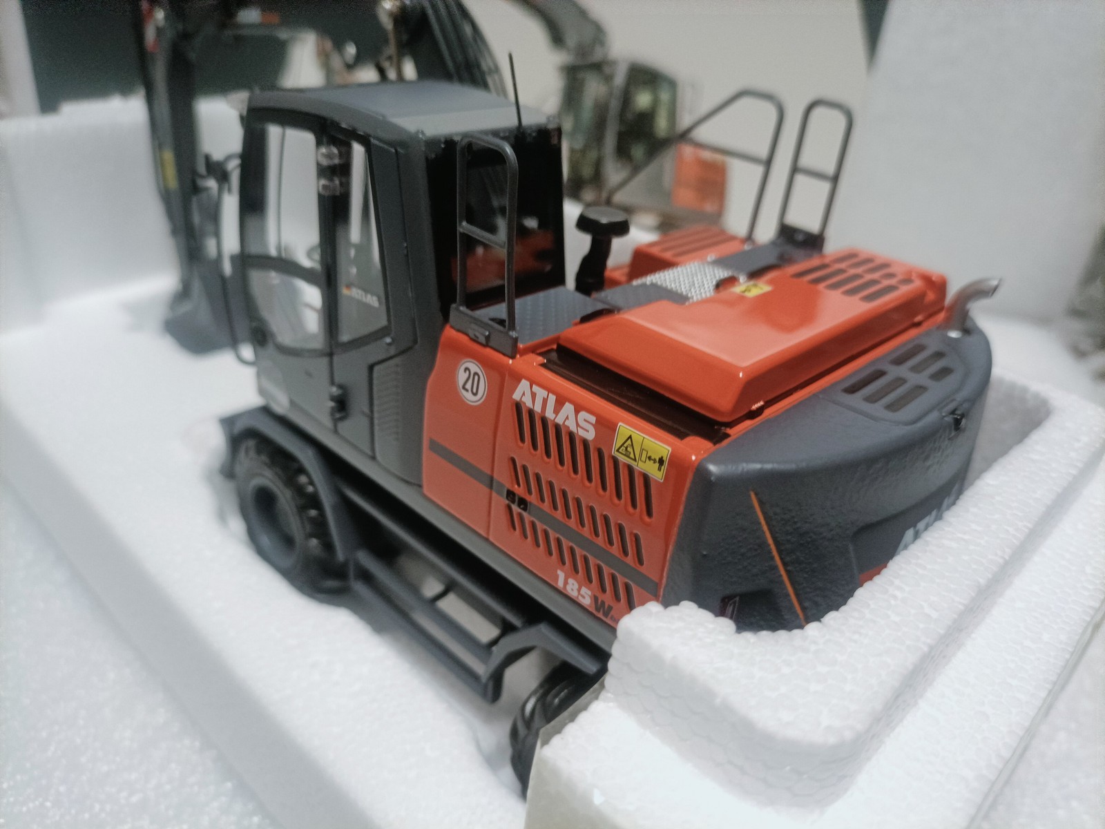 AT 1 32 Atlas Engineering Excavator Model ATLAS 185W Excavator Nokian Grey