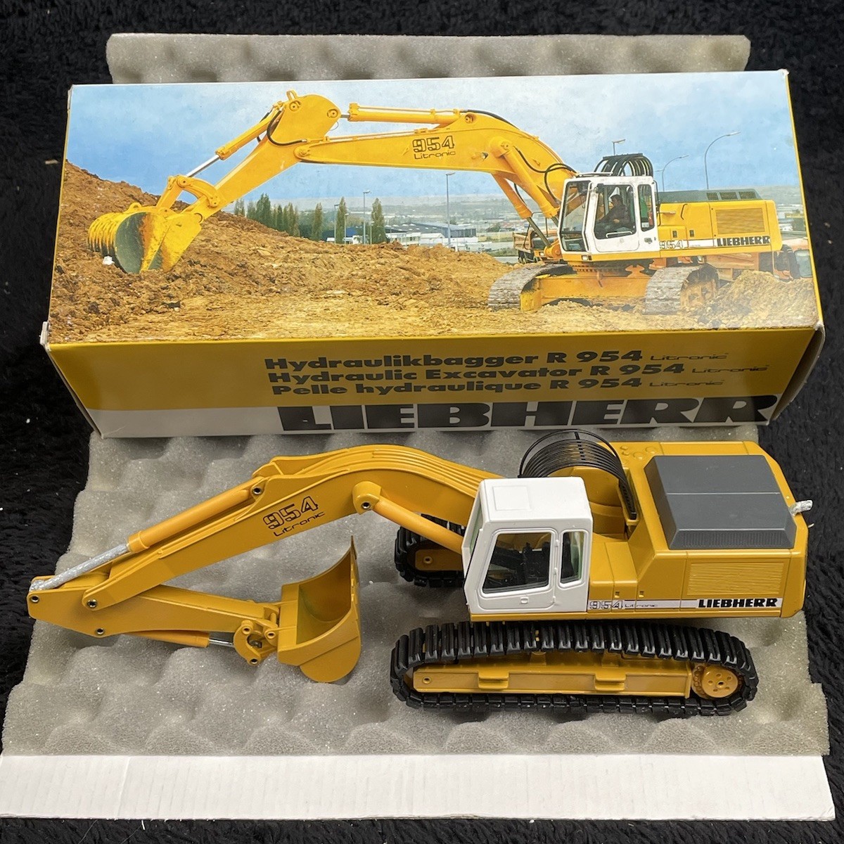 Liebherr R954 Excavator – Conrad 1:50 Scale Diecast Model #2834 Litronic New