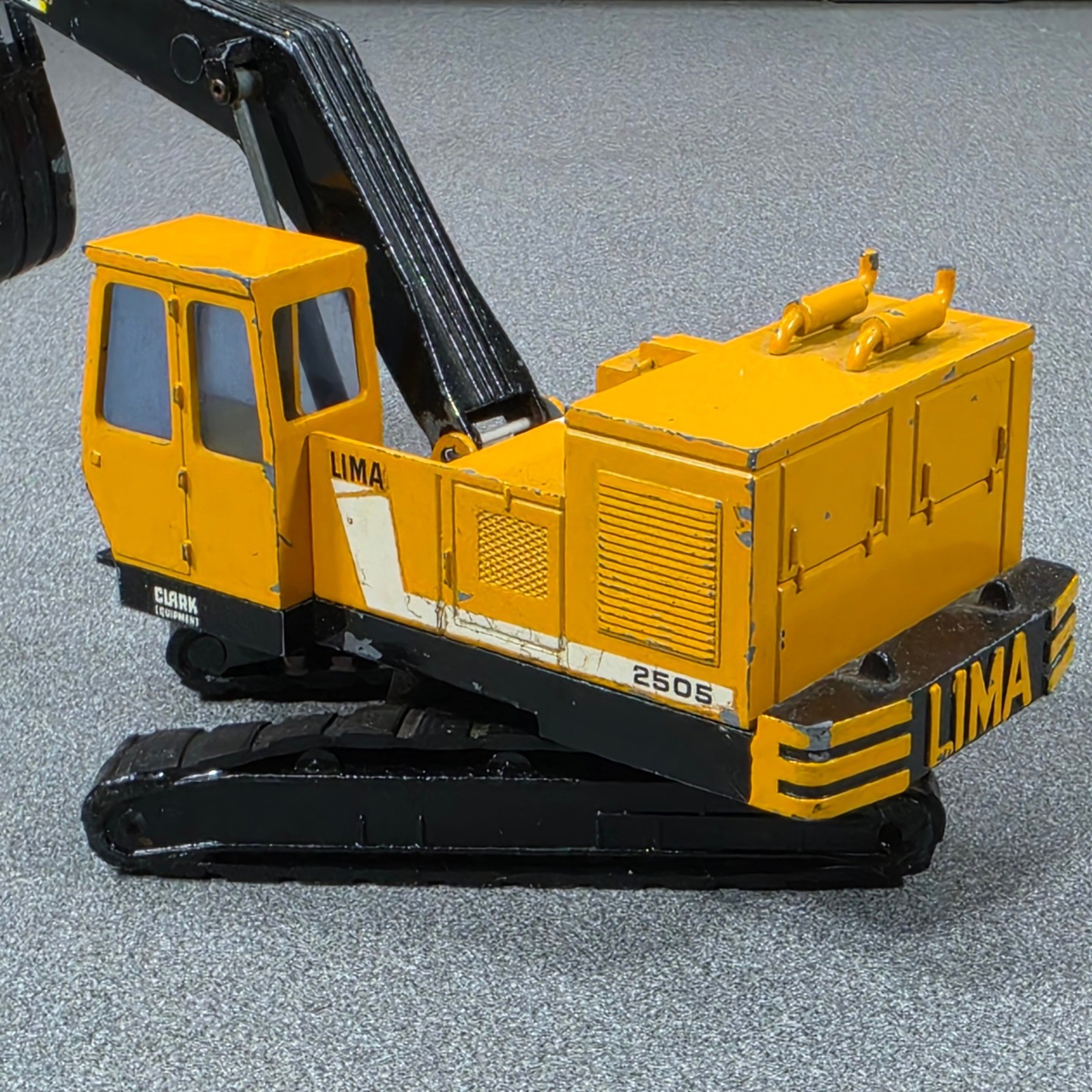 NZG Modelle Clark Lima 2505 Excavator 1:50 Yellow Good West Germany Diecast RARE