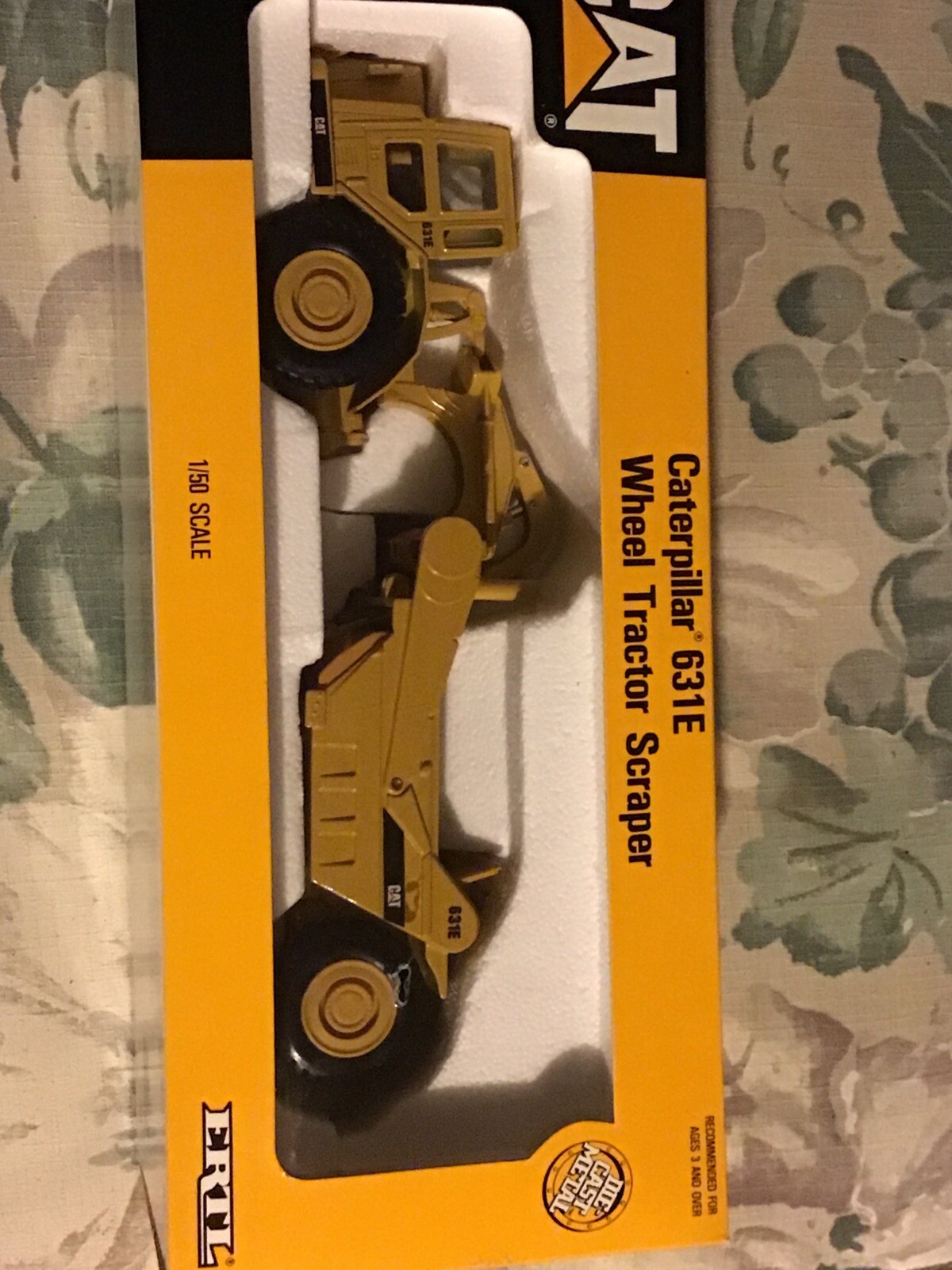 Ertl Caterpillar 631E Wheeled Tractor Scraper 1/50 Scale
