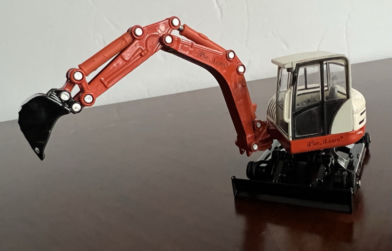 iPlay, iLearn Brand 1:50 Scale Diecast Metal Crawler Excavator Model