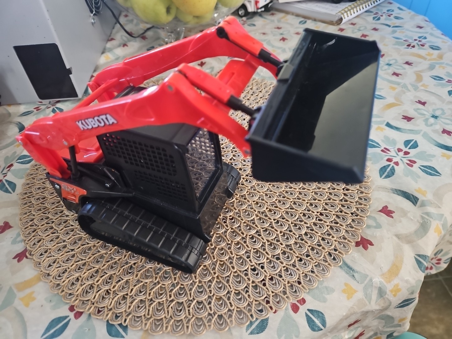 Kubota SVL90-2 Compact Track Loader 1:18 Scale