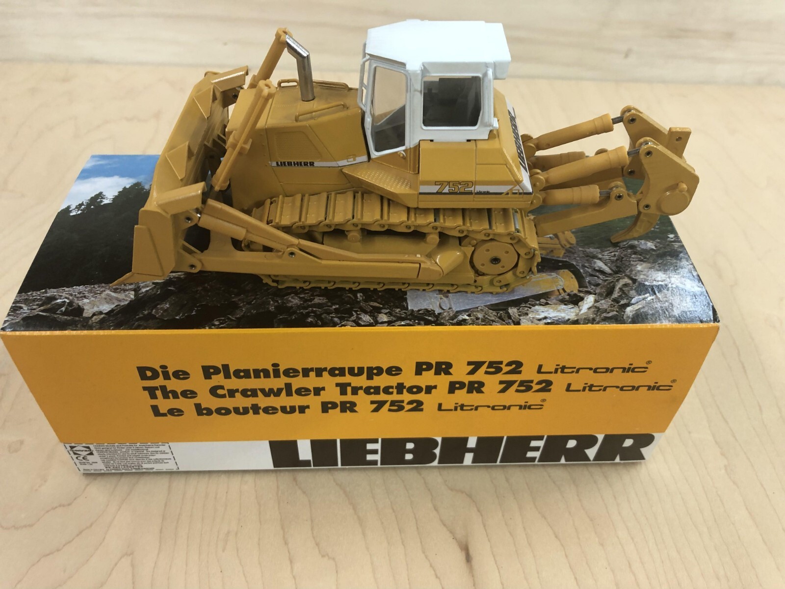 Liebherr PR 752 Litronic 1/50 with Ripper