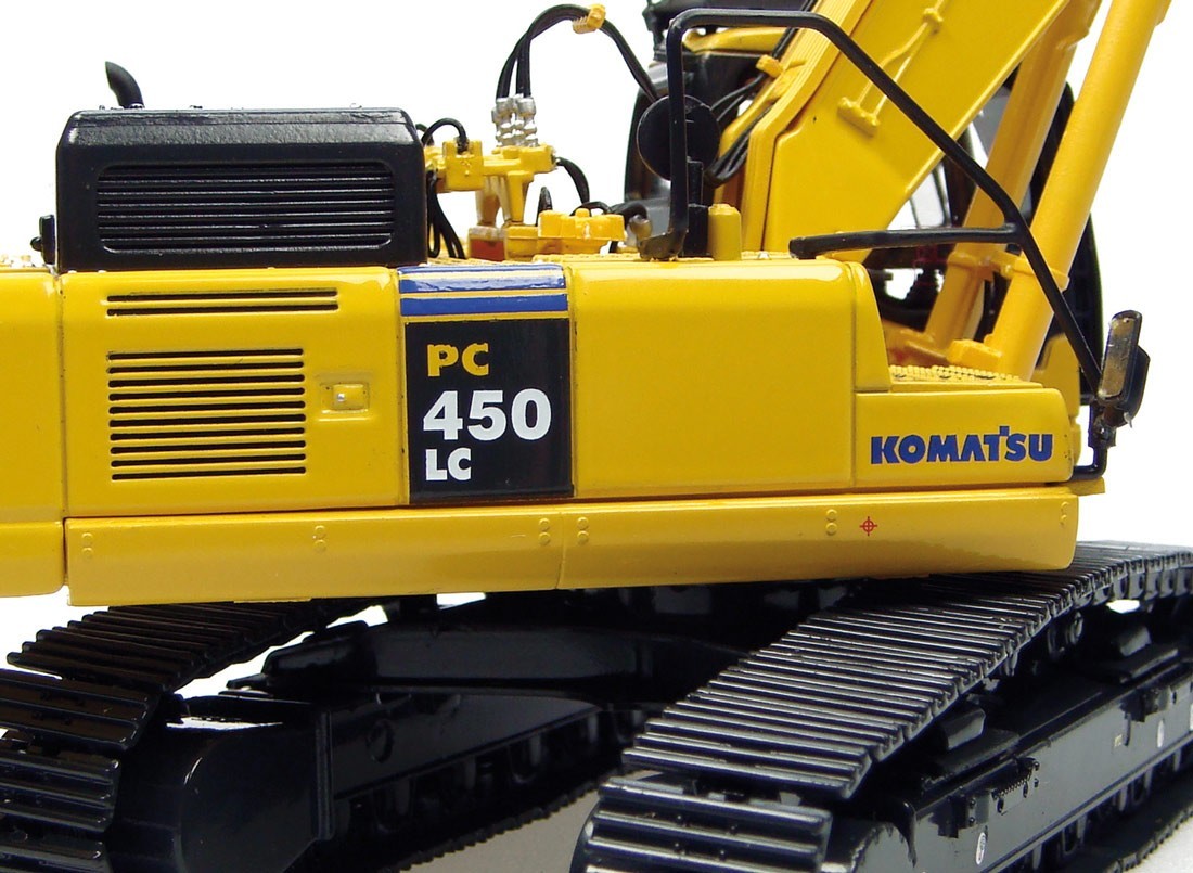 Universal Hobbies 1:50 Komatsu PC450LC Crawler Excavator Short Boom W/Bucket