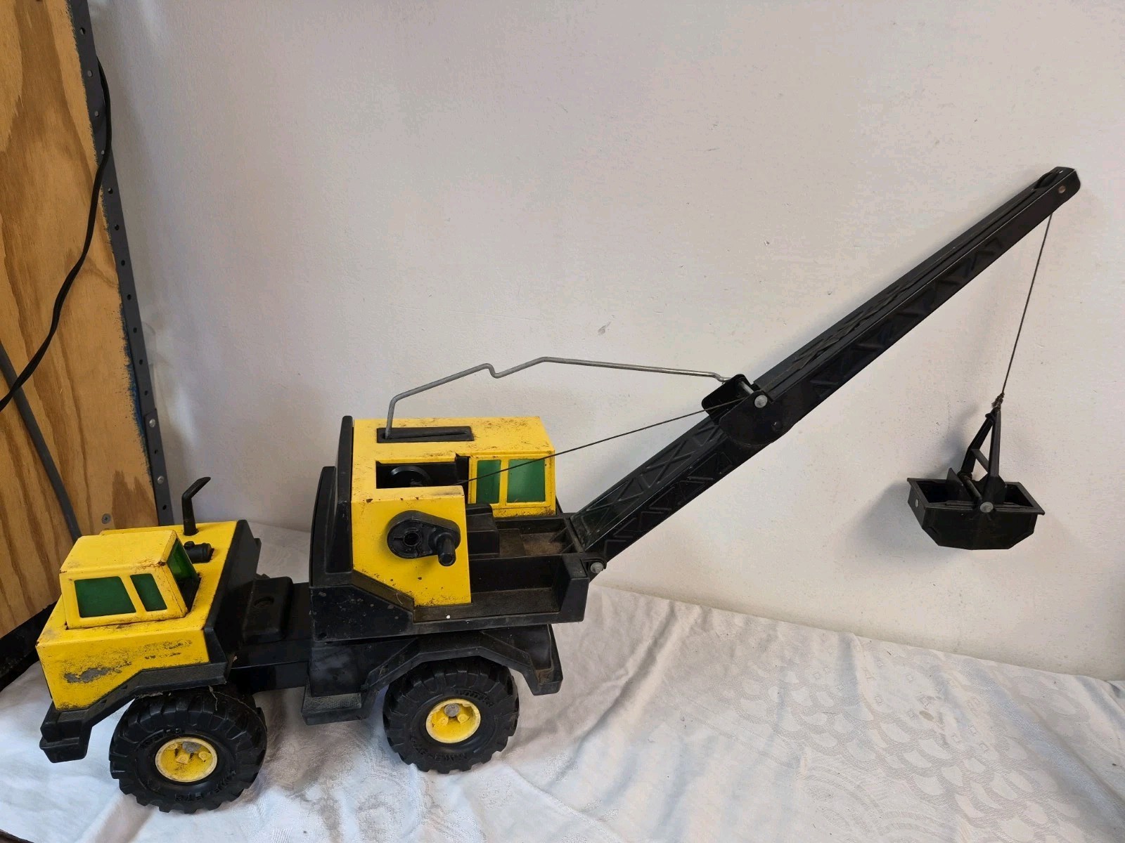 Tonka Turbo Diesel Crane Truck XMB-975 Vintage Construction Vehicle Boom Bucket