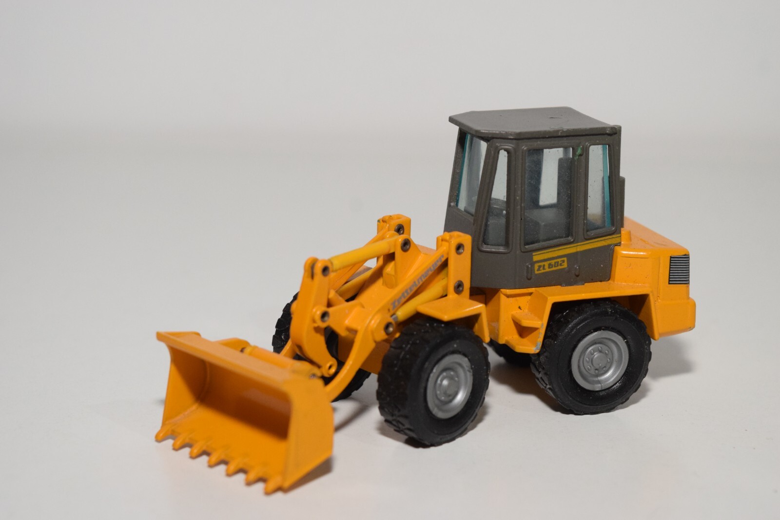 B6 1:50 NZG WHEEL LOADER SWIVEL CHARGER ZETTELMEYER ZL 802 ZL802 EXCELLENT 2