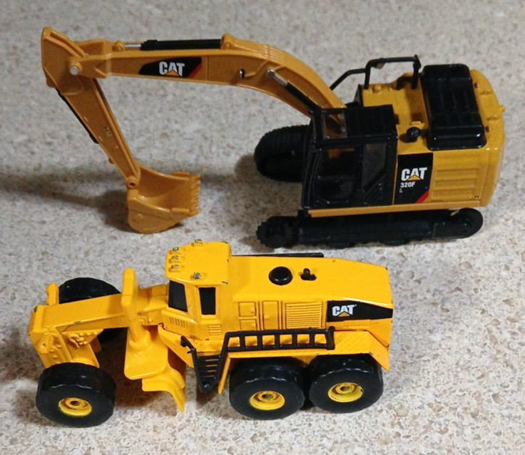 Funrise Yellow CAT Construction Road Grader Loose Diecast 1:36 2019