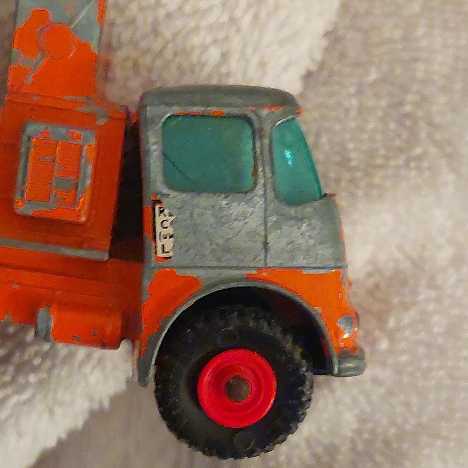GORGEOUS VINTAGE MATCHBOX KING SIZE “READY MIX CONCRETE TRUCK” 3.5 ” IN LENGTH