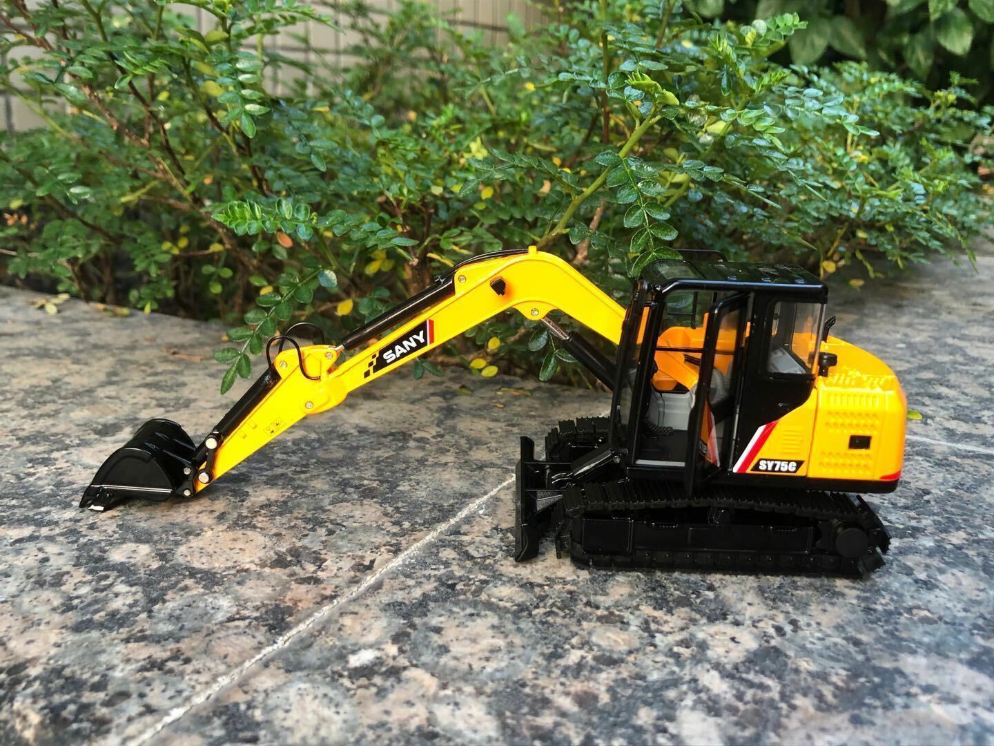 SANY 1/35 Construction Vehicle Car SY75C-9 Diecast Excavator Collect Model Toys
