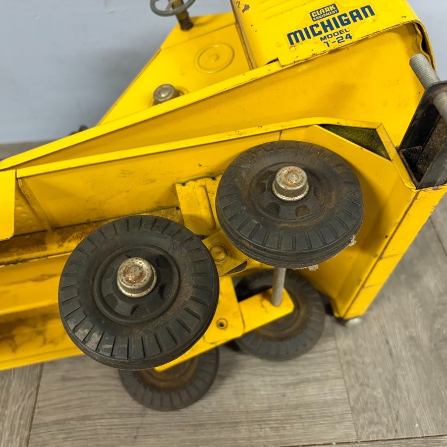 Nylint Clark Michigan T-24 Crane Truck Original Paint W/ Bucket 1 Panel of Box