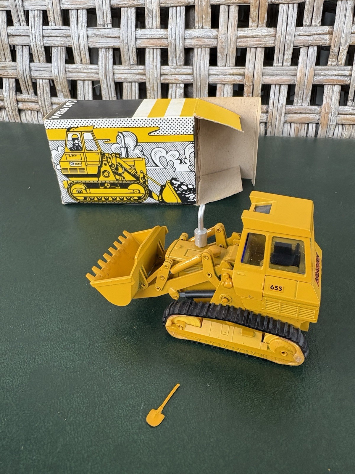 VINTAGE NZG CATERPILLAR 955K TRACK LOADER 1:50 No. 116 Boxed with Shovel