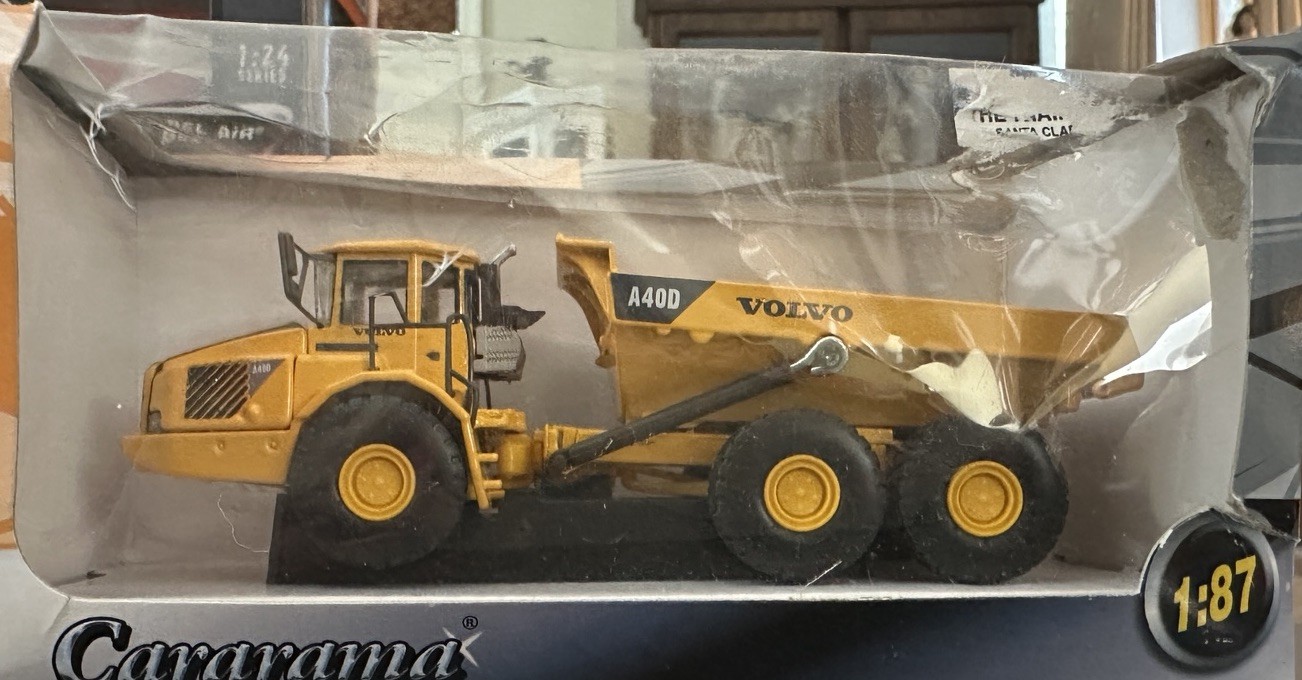 Cararama 185-003 Volvo A40D Articulated Dump Truck-HO Scale 1/87 New Box Damage