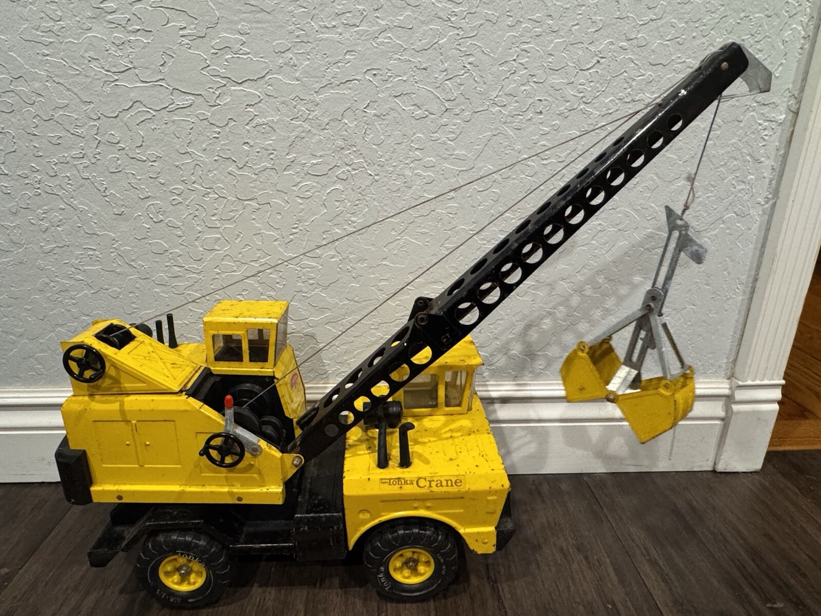 Vintage 70s TONKA Mighty Crane Pressed Steel Truck Display w Bucket Made In USA