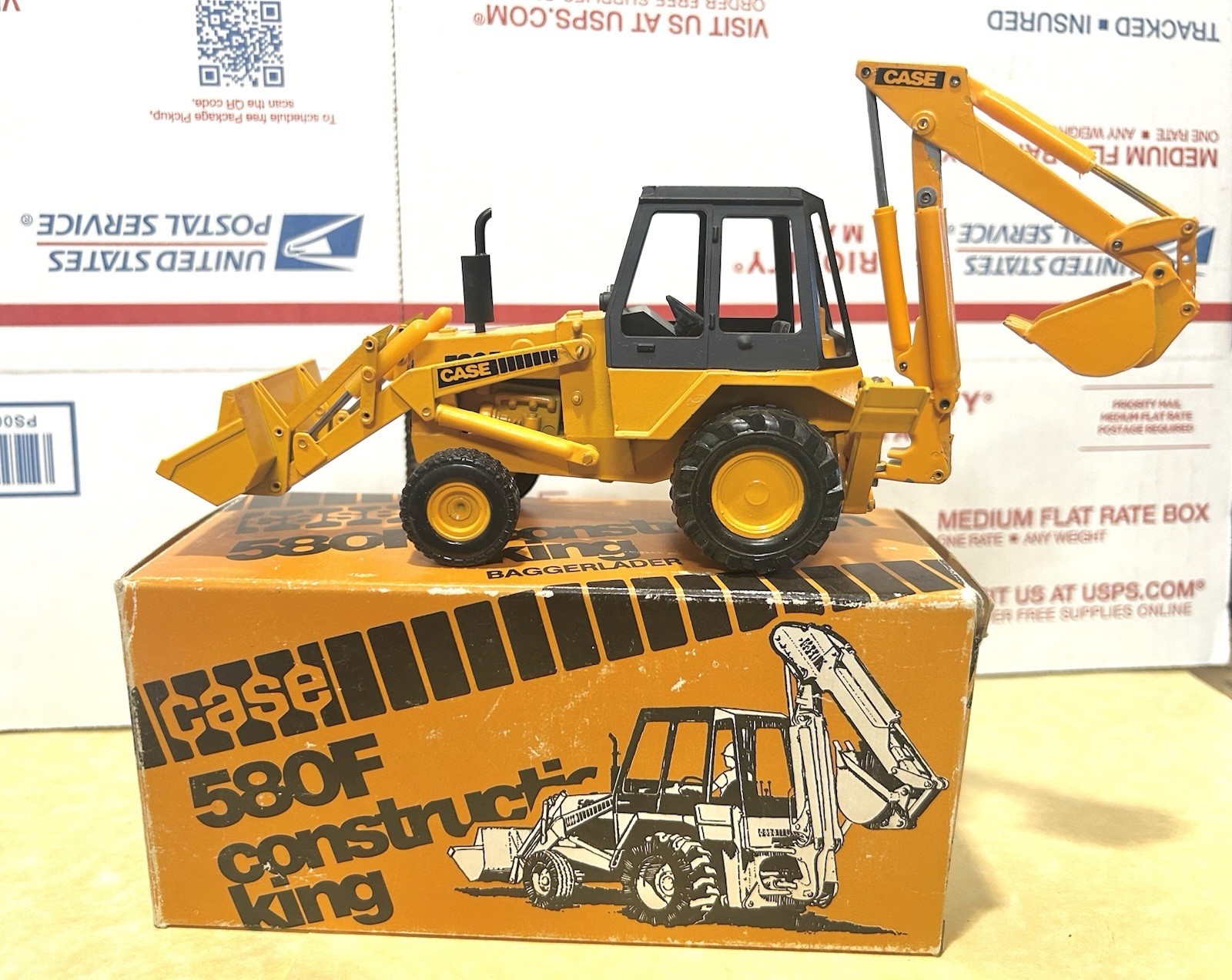 Conrad 1/35 Scale Case 580F Construction King Loader-Backhoe Ref# 2932 (Boxed!)