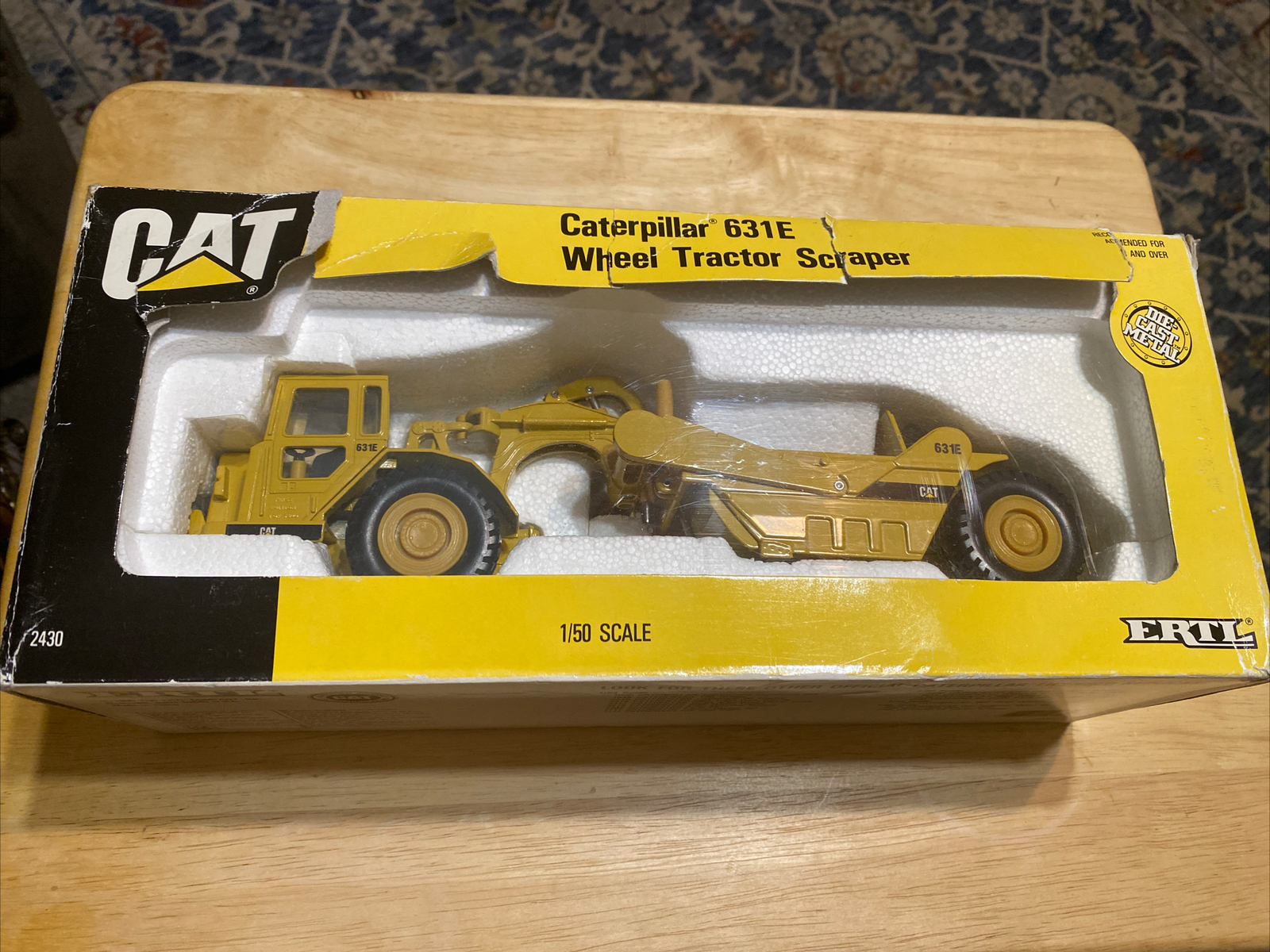Caterpillar 631E Wheel Tractor Scraper NIB 1/50 Scale Box Has Some Rips See Pics