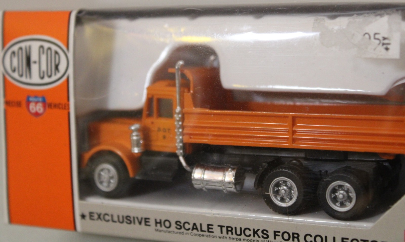 Con-Cor #0004-001012 State Highway Dump Truck #9 D.O.T. 1:87 New in box