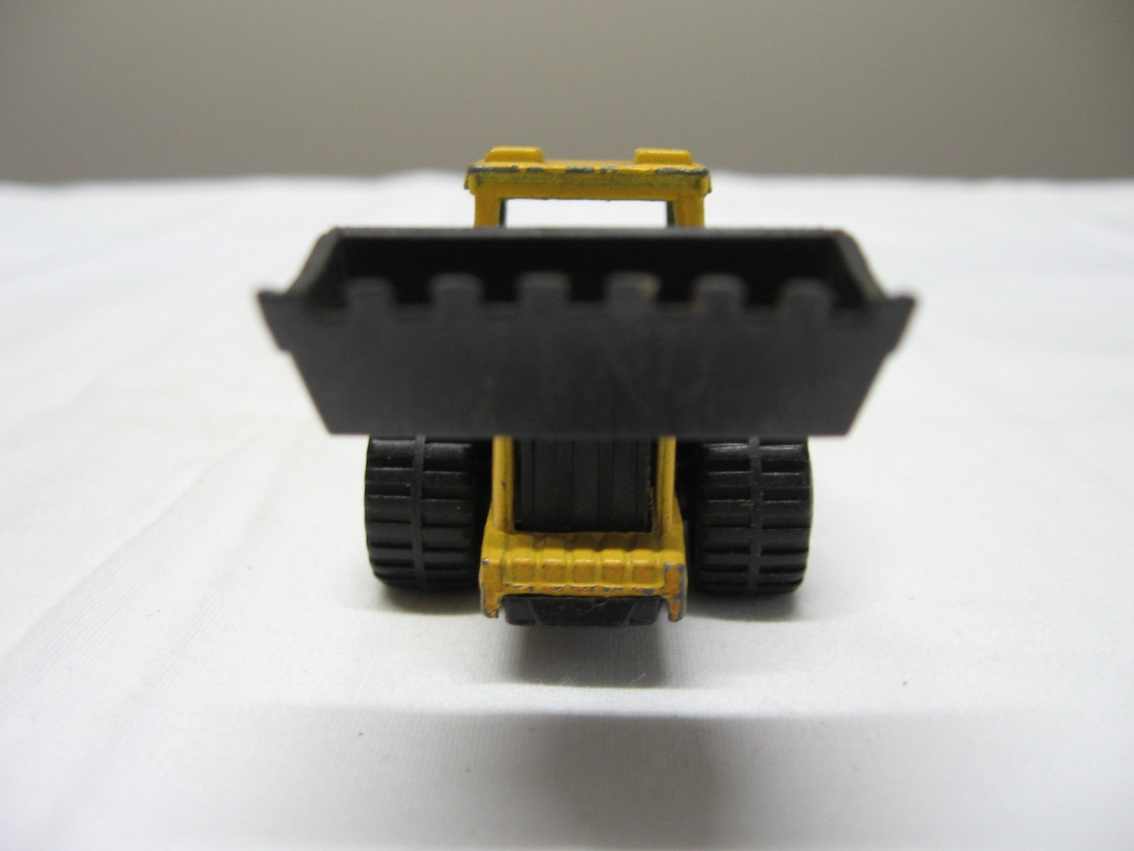 1976 Matchbox Superfast MB29 Tractor Shovel Yellow/Black – Macau