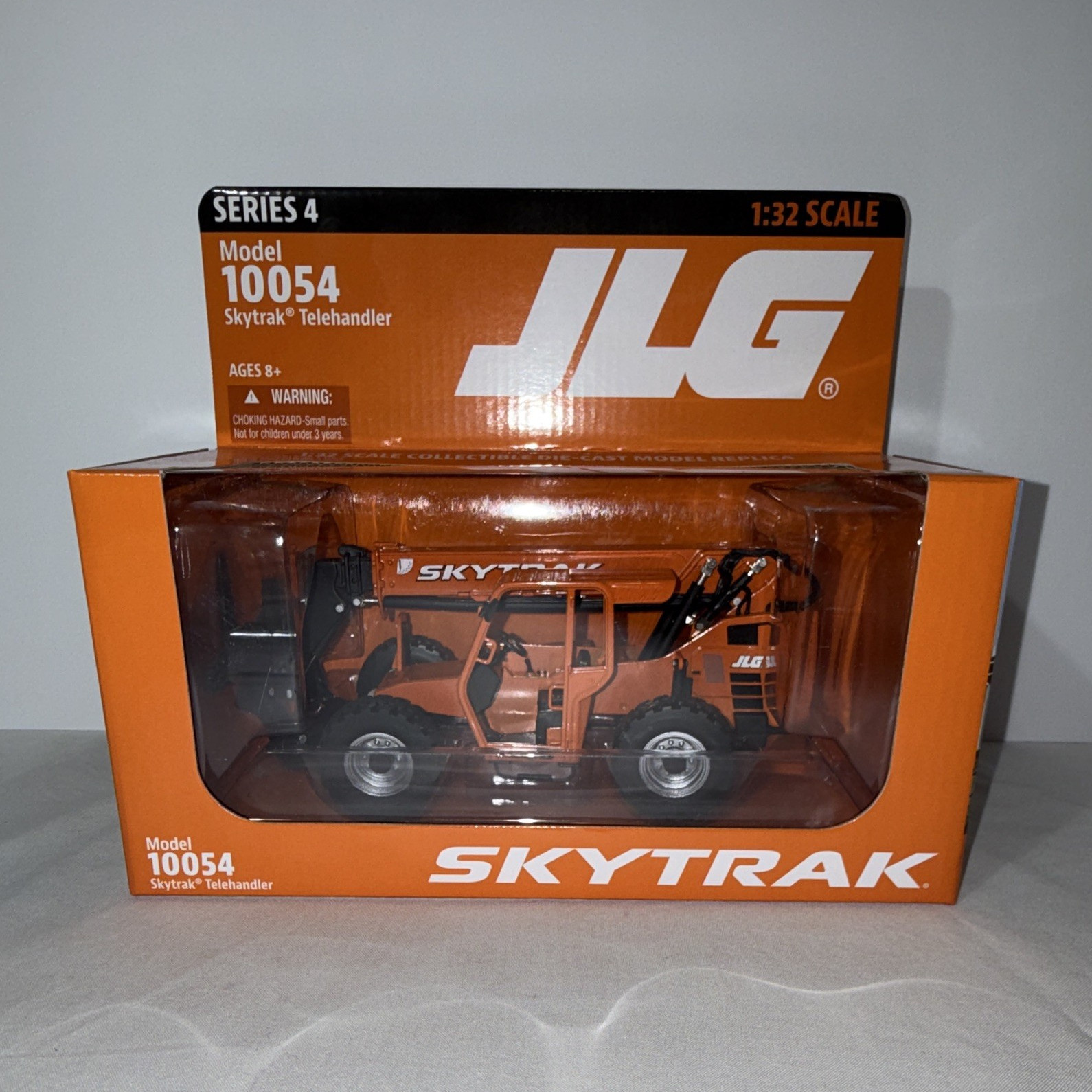JLG SkyTrak 10054 Telehandler Series 4 1:32 Diecast Orange/Black