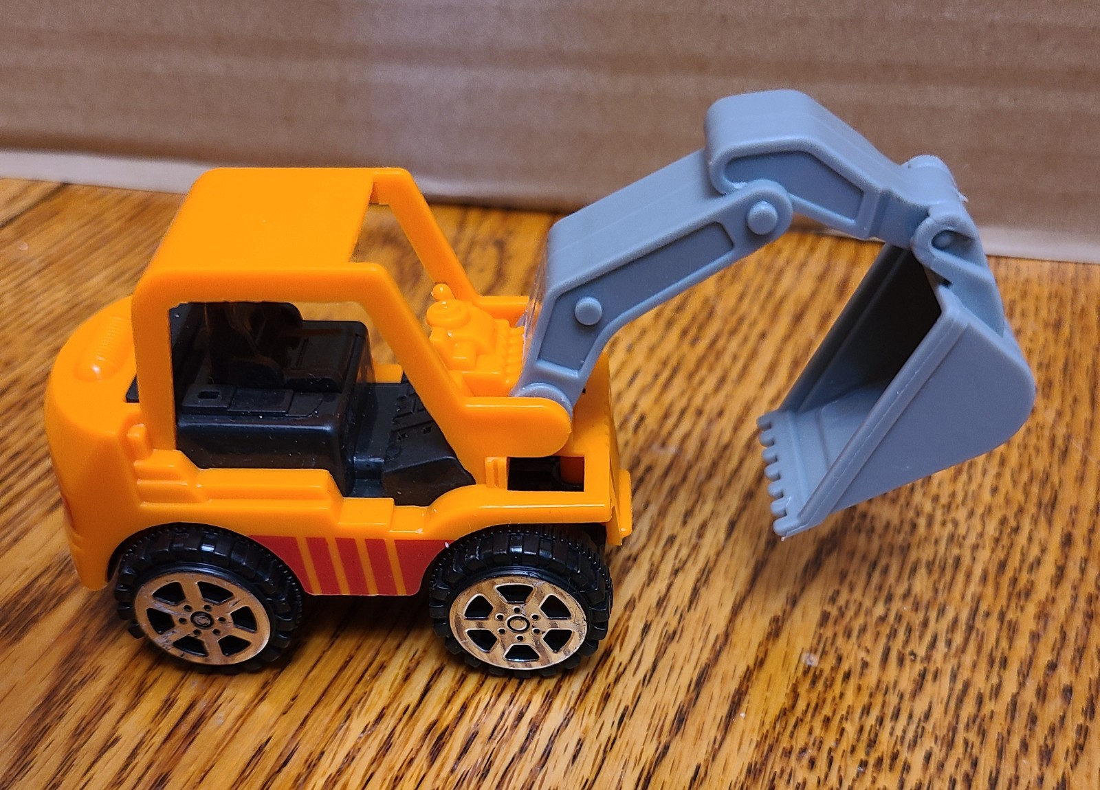 2 mini plastic construction toys Excavator and road roller