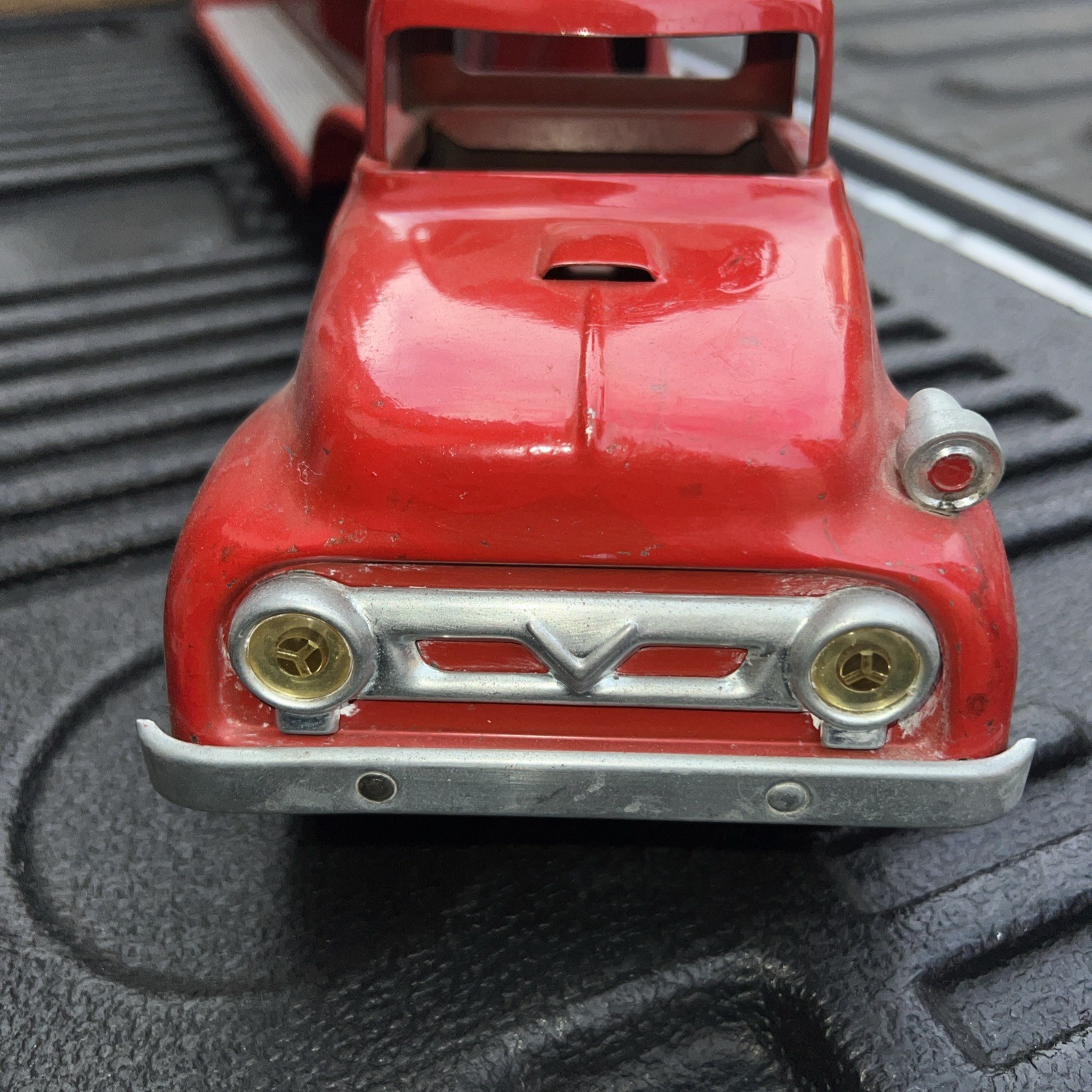 Vintage 1957 Tonka Aerial Ladder Fire Truck 33” #48 in catalog – B
