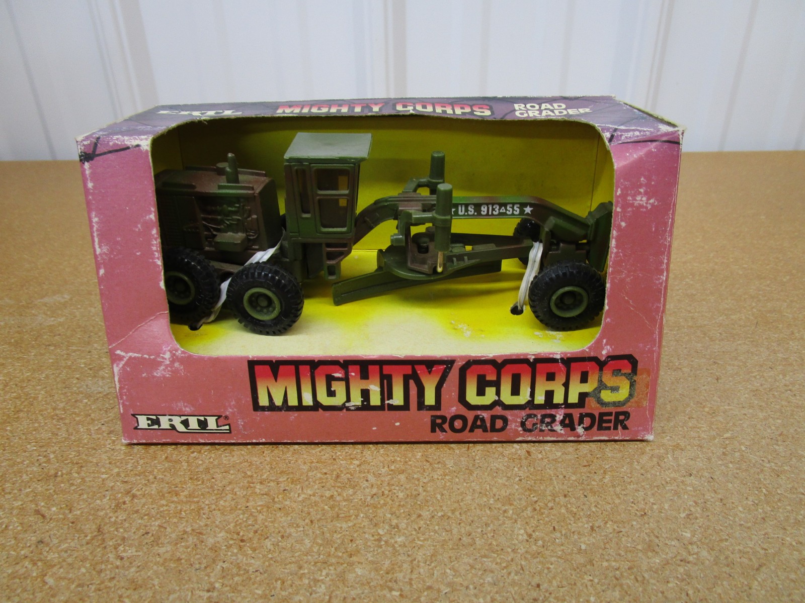 ERTL Mighty Corps Road Grader 1/64 toy construction cat diecast B15Z