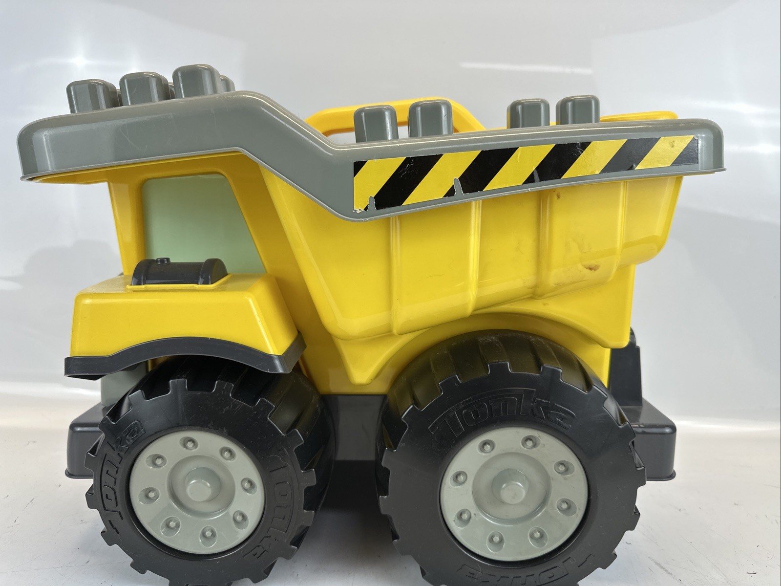 Hasbro Tonka Mighty-Tuff 2017 Dump Truck – Kids @ Work Construction Toy