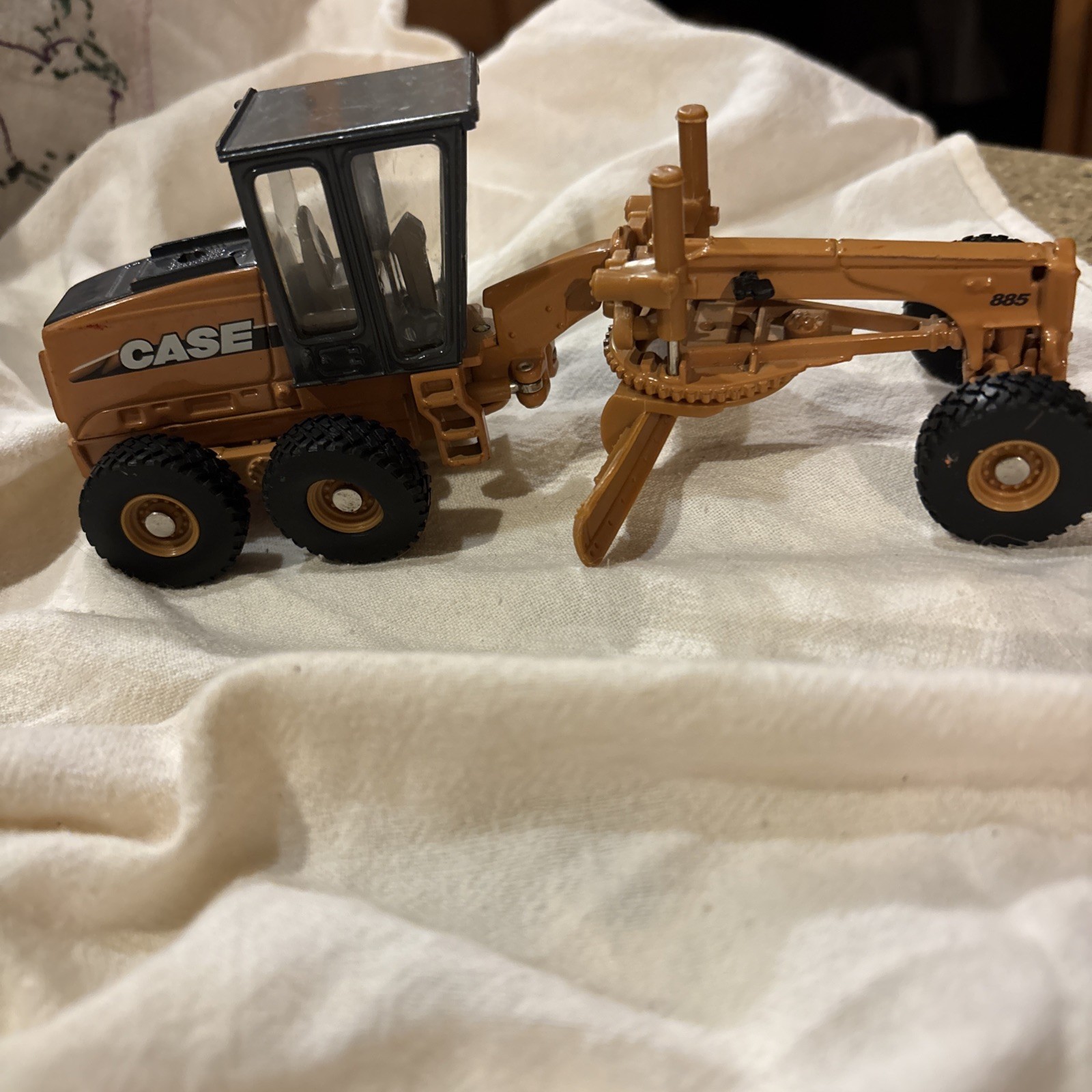 1:50 Scale ERTL Case 885 Motor Grater Die Cast