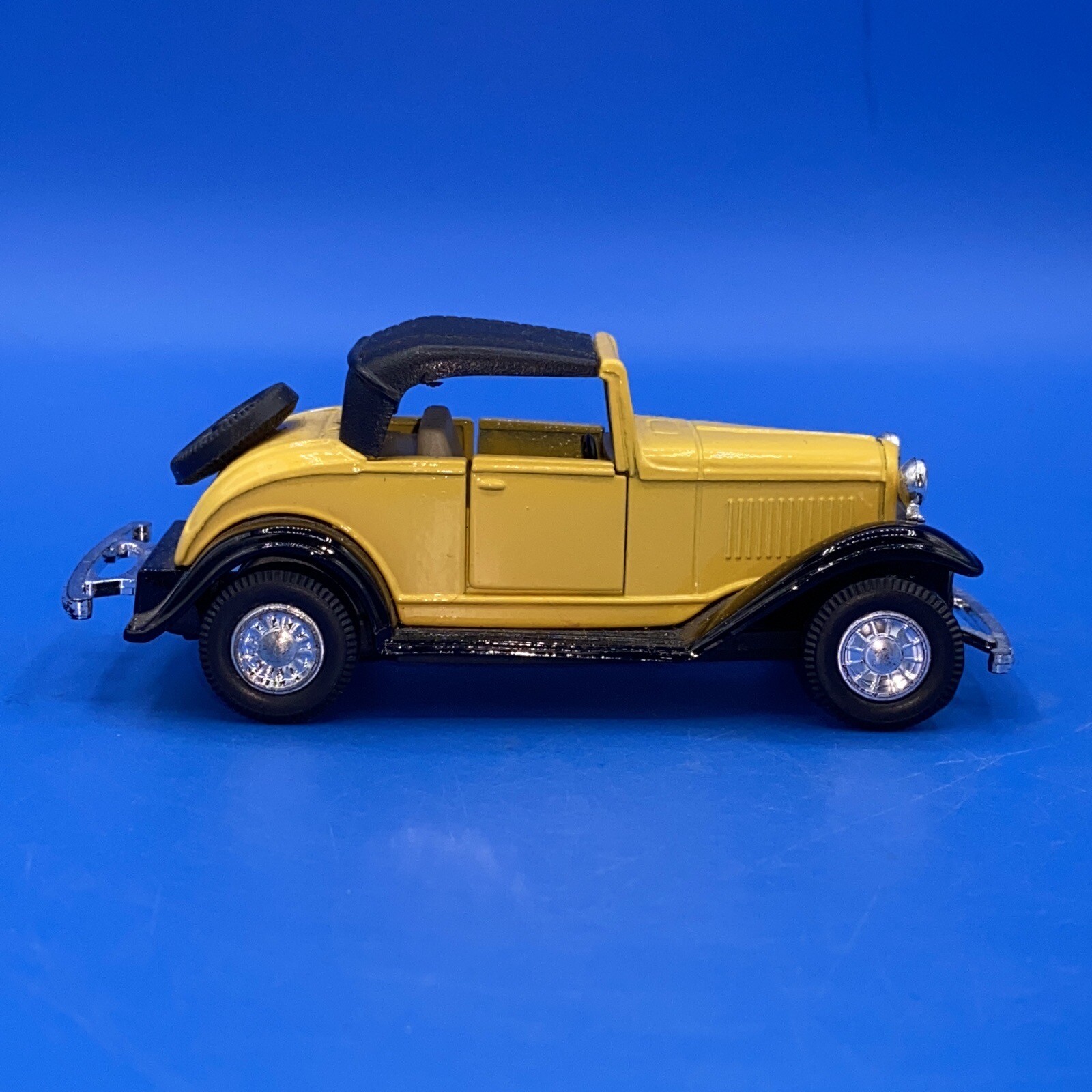 Vintage Ford Coupe Yellow 1/43 Die Cast Opening Doors #8875
