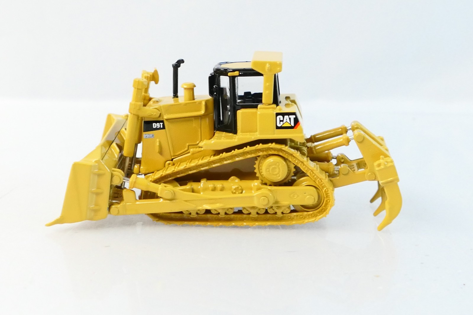 Norset 55209 HO Scale Vehicle D9T Cat Dozer