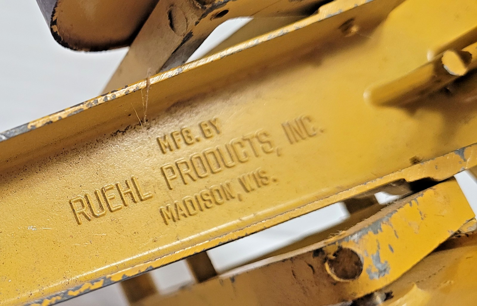 VINTAGE RUEHL CATERPILLAR RIPPER