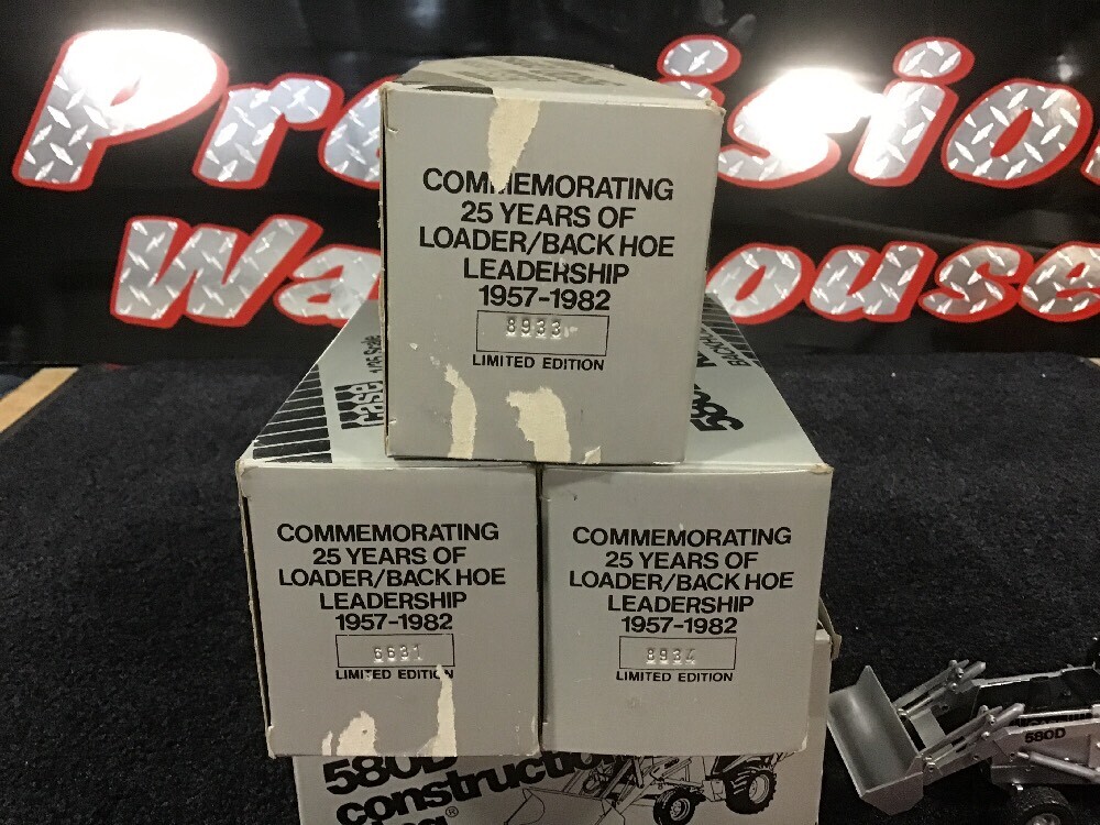 Case 580D Backhoe “SILVER” #6661,8933,8934 Rare Find 1/35 – Conrad #2931