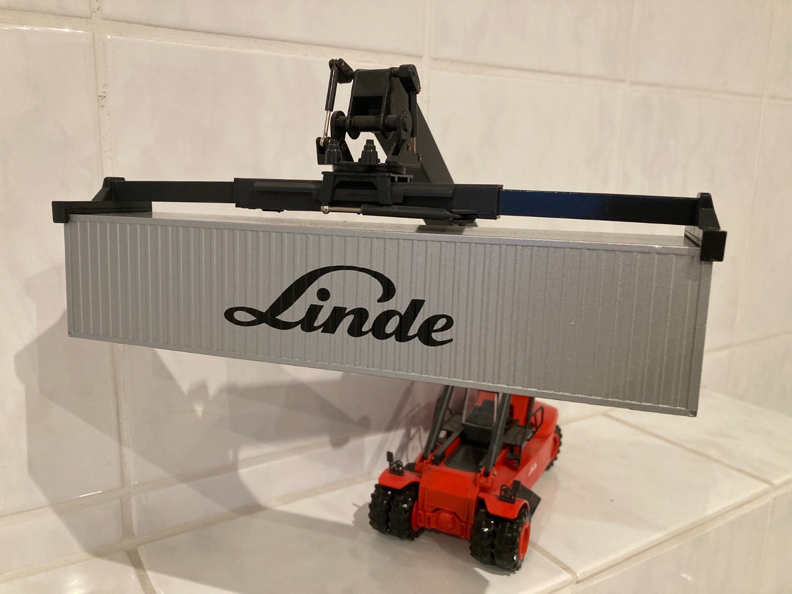 Linde Reach Stacker Forklift lift truck MiB +Metal Container(V2 with black CD)