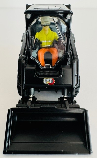 1:50 Caterpillar 242D3 Black Skid Steer Loader w/Attachments 85676BK