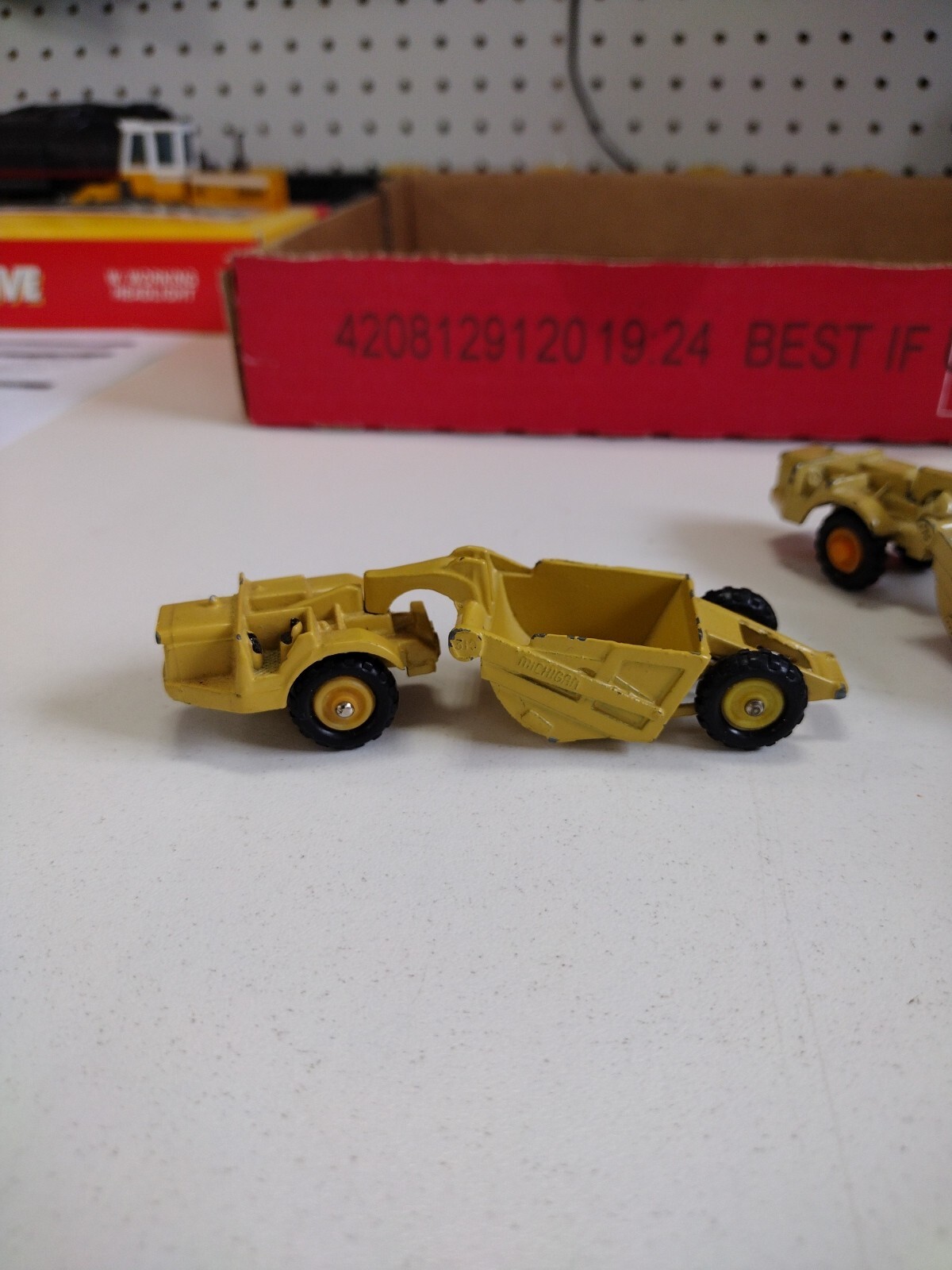 Michigan Scraper #96 Made In Hong Kong (Yellow)