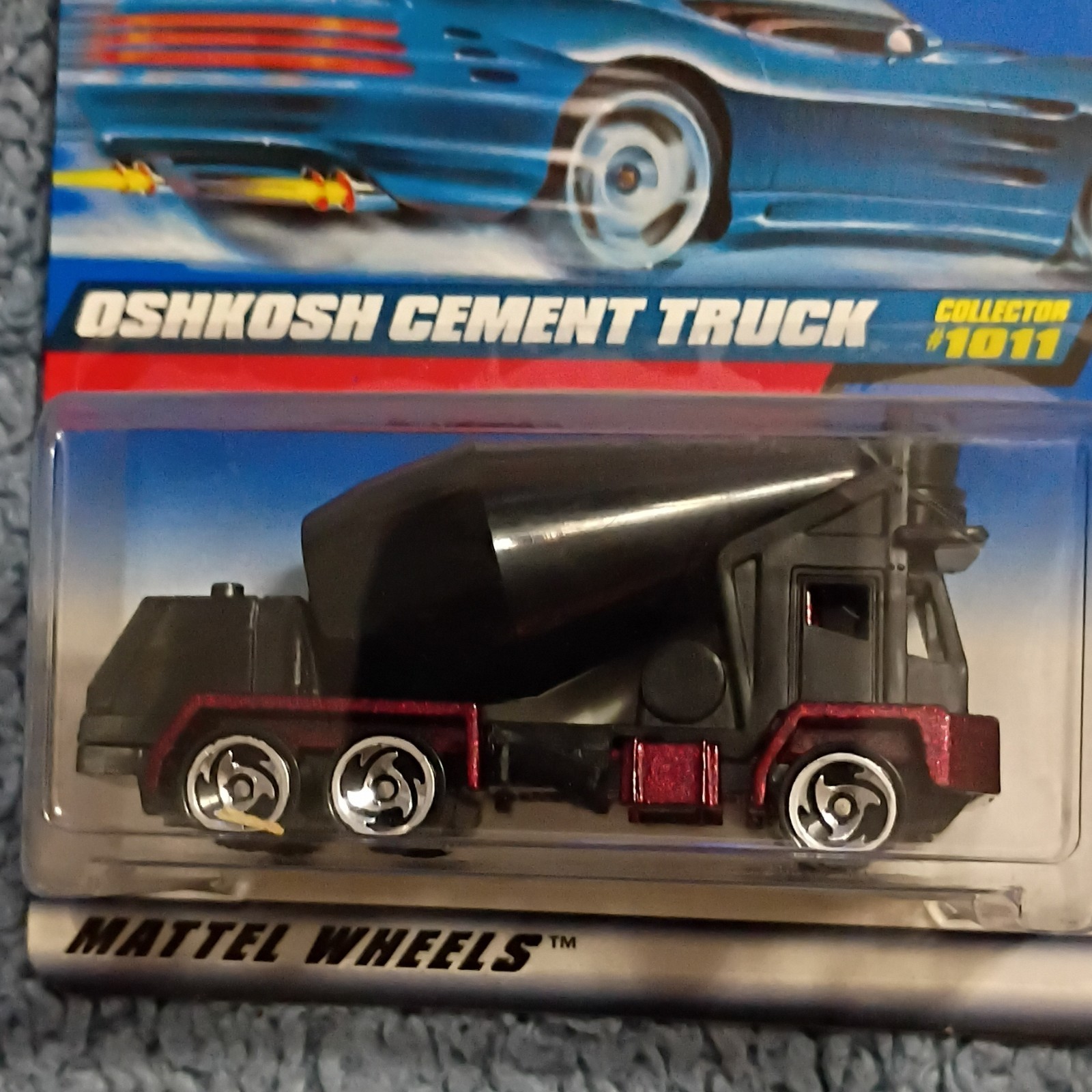 Hot Wheels Oshkosh Cement Mixer Truck Collector #1011 Diecast Metal/Plastic
