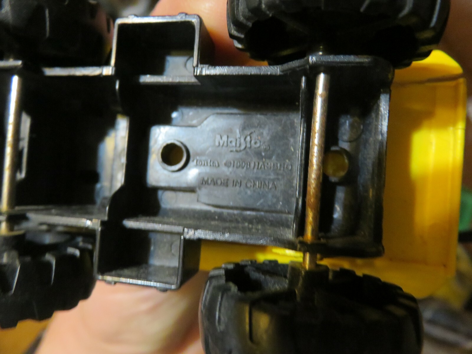 1998 Maisto Tonka *MIGHTY DUMP TRUCK #768* 4″