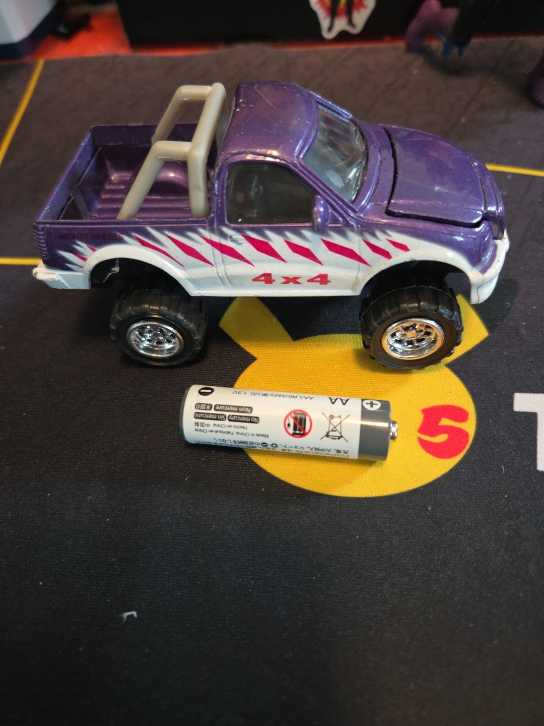 1998 SOMA PURPLE & WHITE 4X4 MIGHTY WHEELS PICK UP TRUCK DIECAST HOOD OPENS RARE