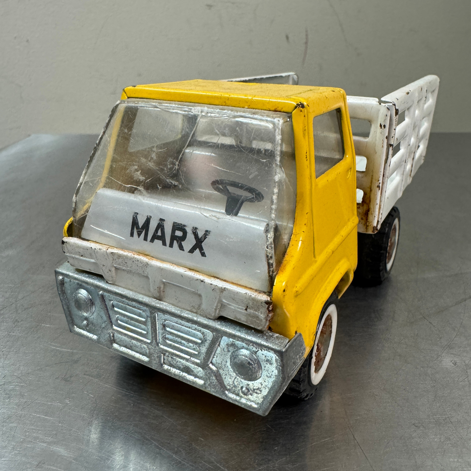 VTG Louis Marx 1967 Metal Cattle Truck Japan Yellow / White