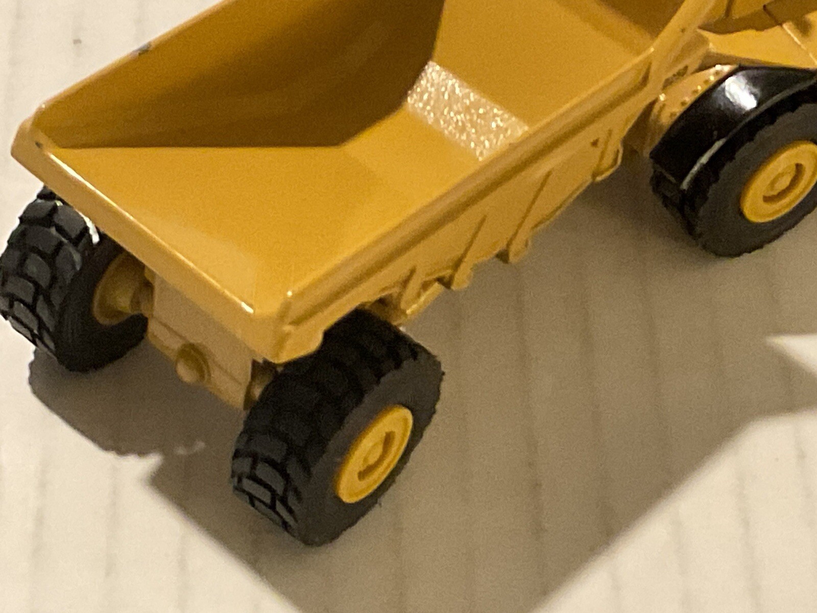 ERTL Caterpillar CAT D25D Dump Truck Road Construction die cast 1:64