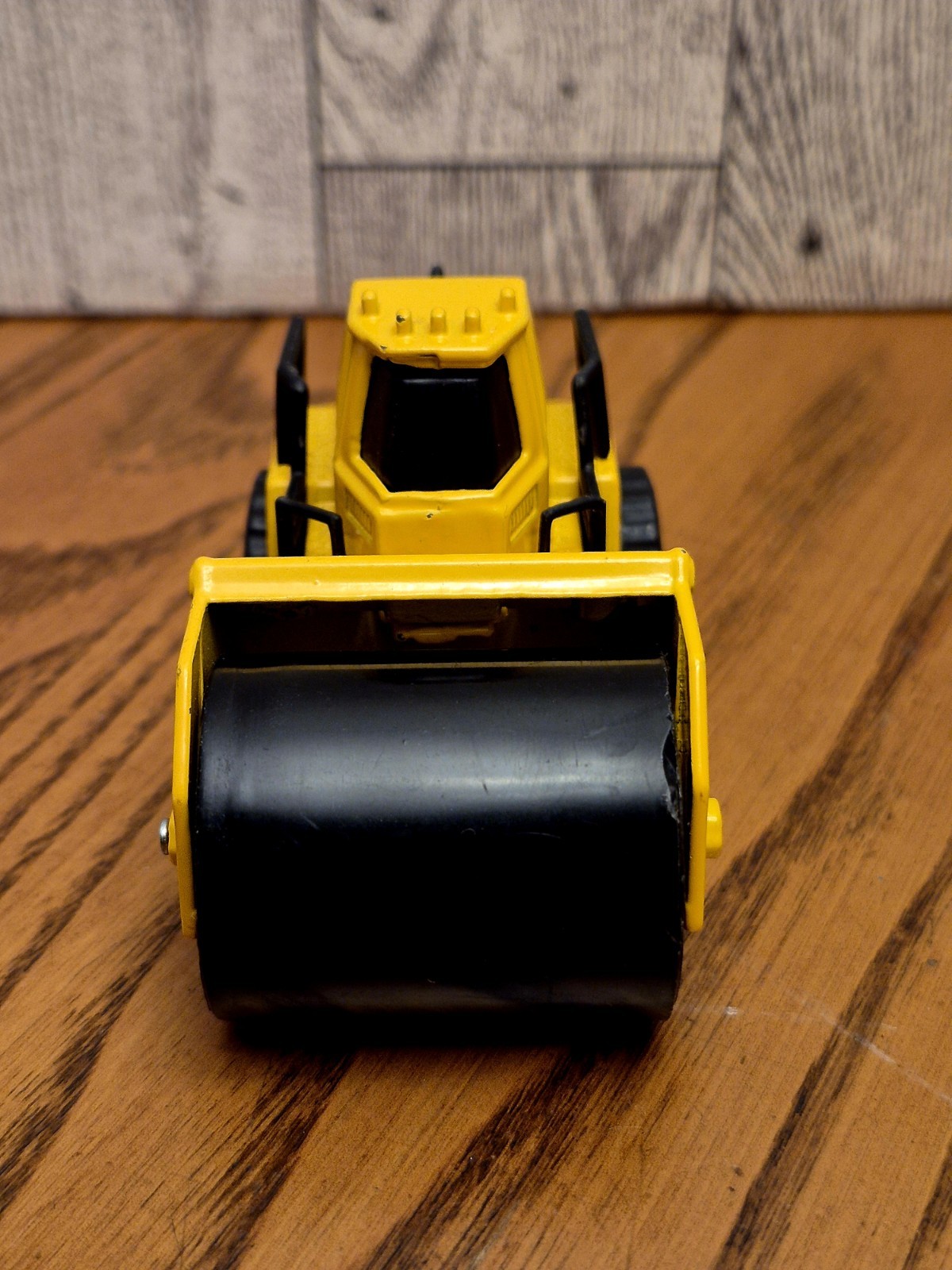 Funrise 1:64 Scale Caterpillar CAT Pavement Steam Roller