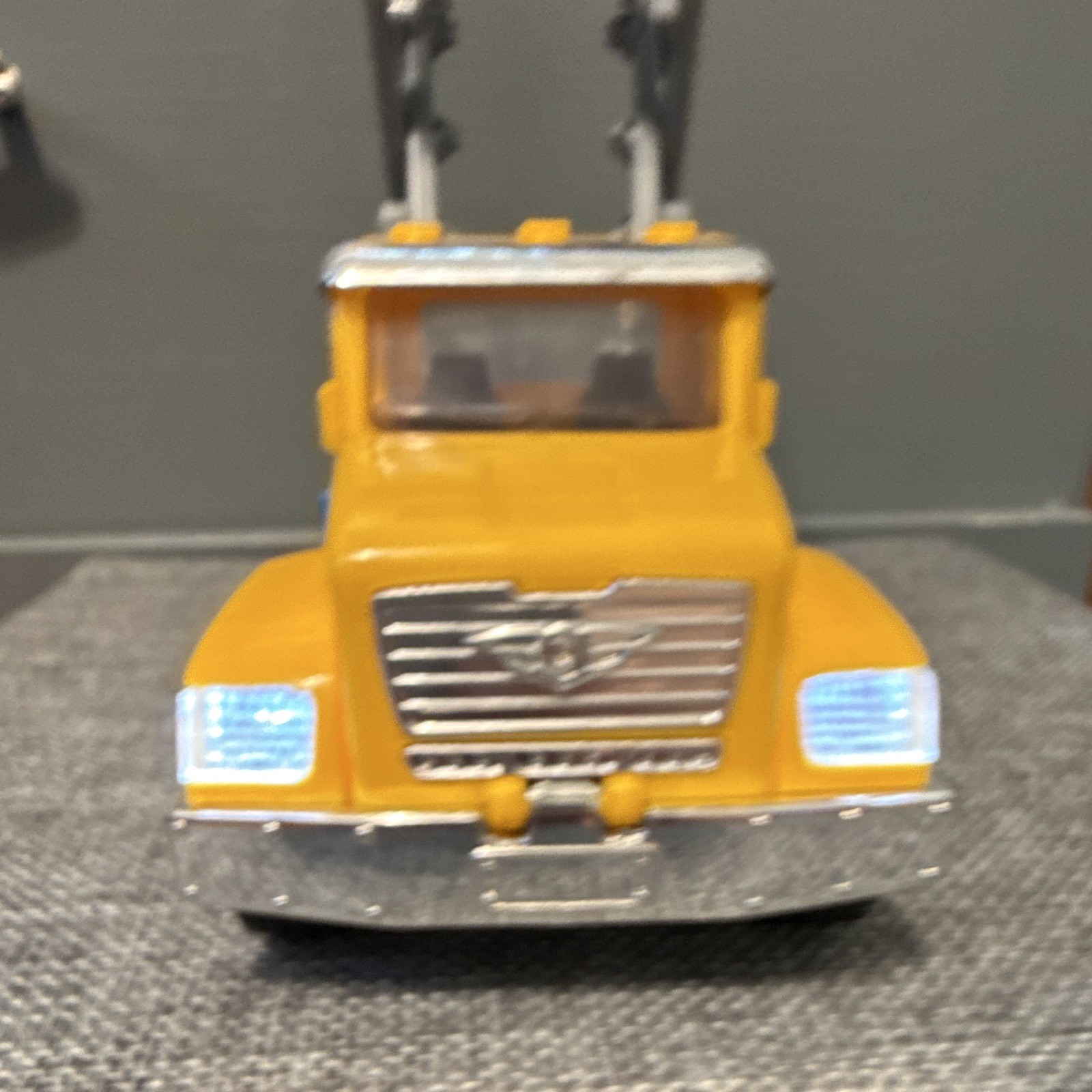 Driven by Battat Mack Scissor Lift Truck 1:16 Yellow/Blue Plastic Moving Parts