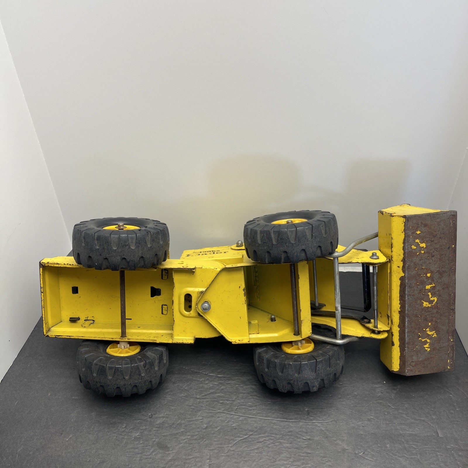 Mighty Tonka 1973-1975 Front Loader FOR PARTS OR RESTORE WORKS!!! (1849)