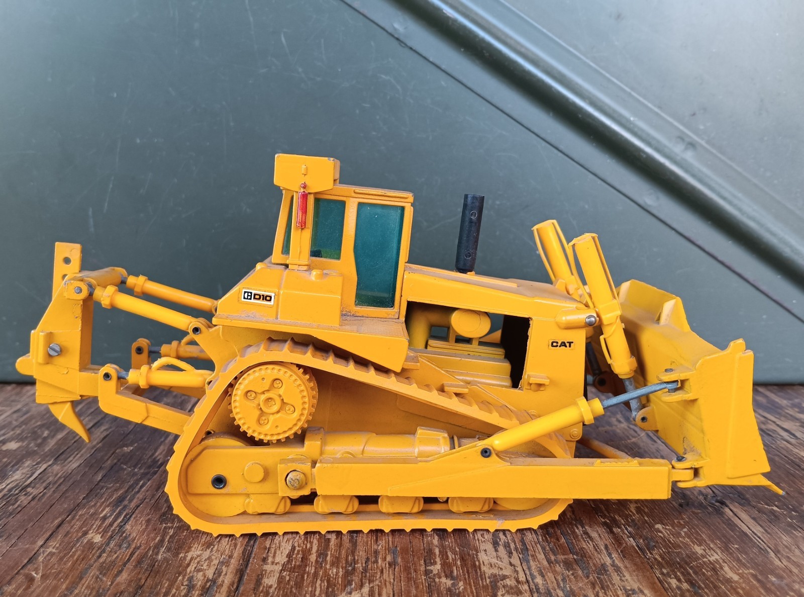 1/50 Conrad Cat #285 Caterpillar D19 Bulldozer W/Ripper Diecast ~ Conrad Germany
