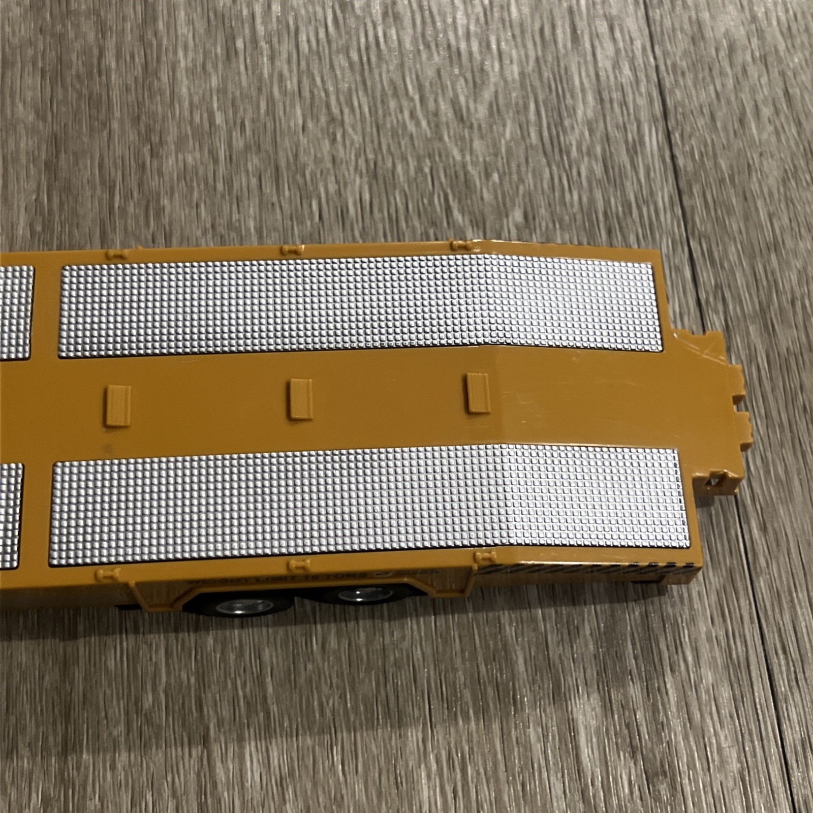 GLW Metal Models Engineering Series Semi Truck With Lights Sound Lowboy Trailer.