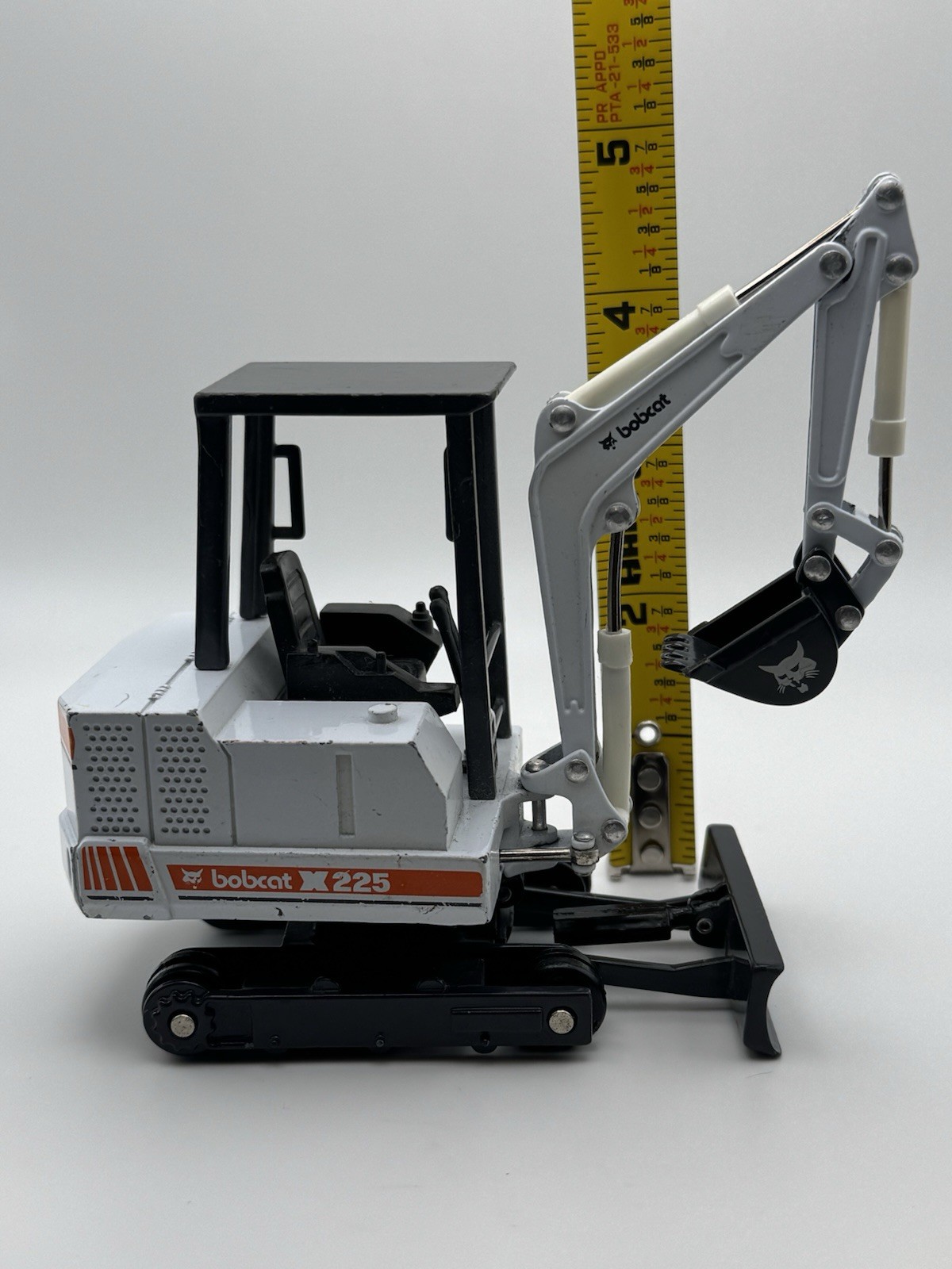 1/25 Mini Bobcat Hydraulic Excavator X225 DieCast Melroe by New Clover See Pics
