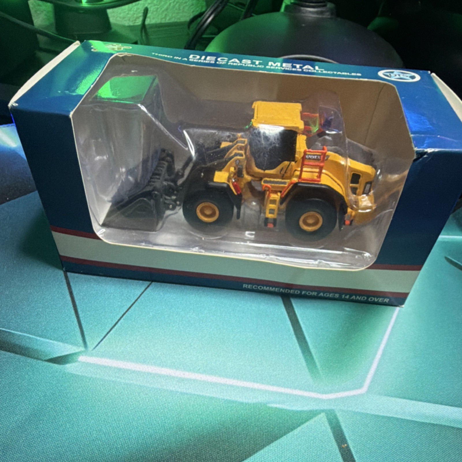 DTS Diecast Metal Wheel Loader Waste Handler Republic Services Unopened Box