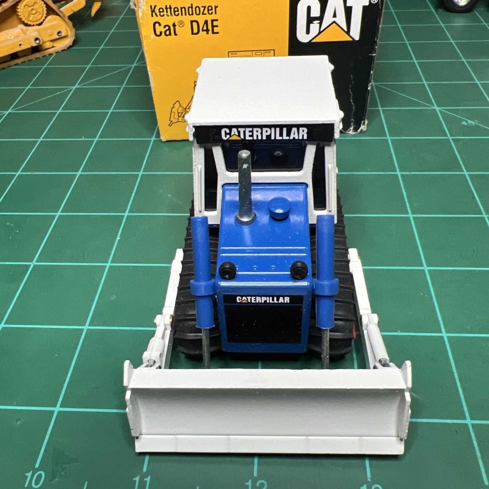 Caterpillar Cat D4E Dozer – NZG 1:50 Scale Quakernack Diecast Model #205